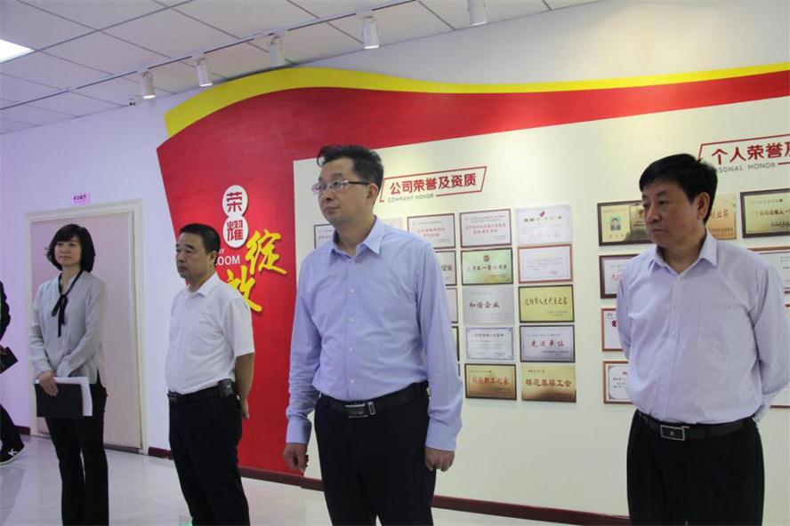 何亚琼副市长莅临217永信贵宾会电商调研领导.jpg 何亚琼副市长莅临217永信贵宾会电商调研领导.jpg