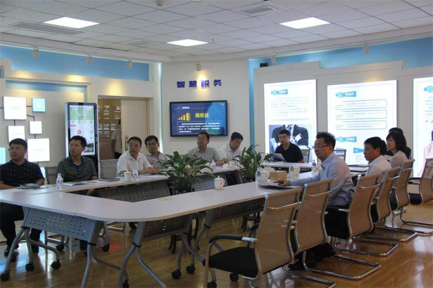 辽阳市何亚琼副市长莅临217永信贵宾会电商领导.jpg 辽阳市何亚琼副市长莅临217永信贵宾会电商领导.jpg
