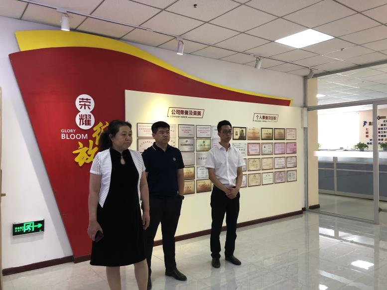 抚顺市龙晟集团大数据公司董事长罗英男一行莅临217永信贵宾会集团调查财路大数据项目
