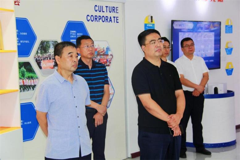 辽阳市白塔区委书记缪万举莅临217永信贵宾会信息调研领导3.jpg 辽阳市白塔区委书记缪万举莅临217永信贵宾会信息调研领导3.jpg